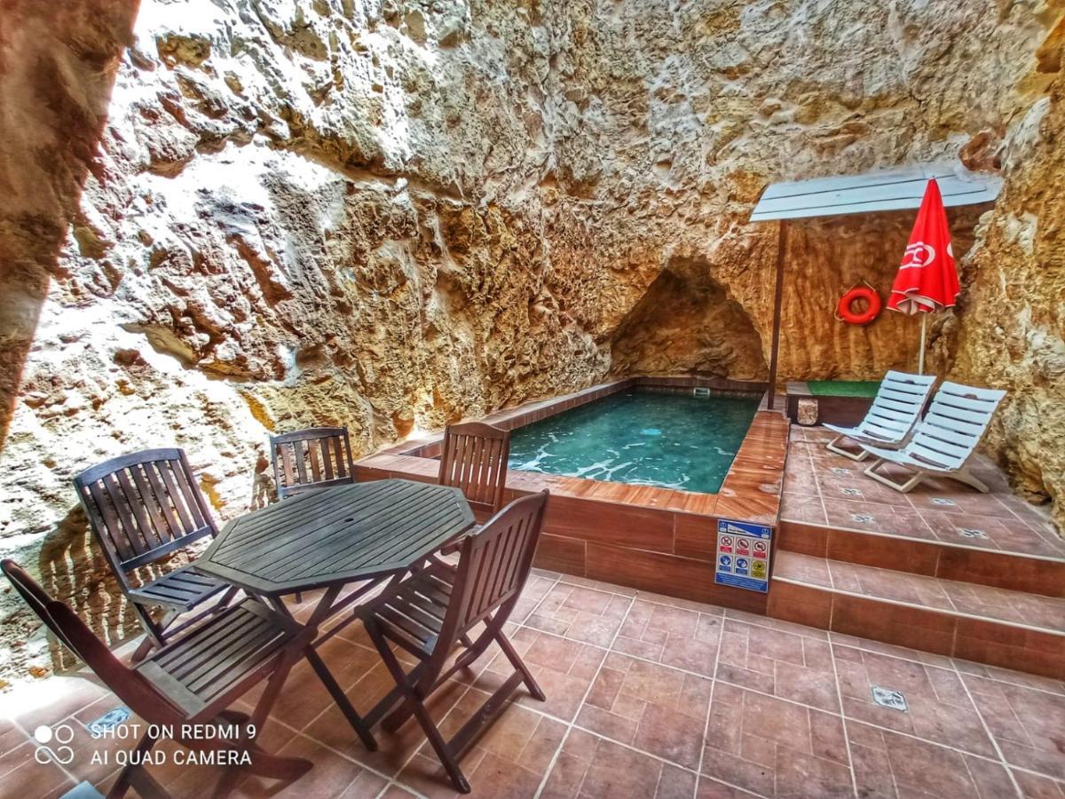 Town House With Private Pool In Village Centre Kalkara Exterior photo