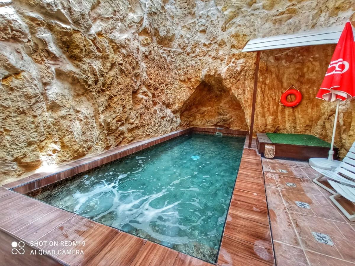 Town House With Private Pool In Village Centre Kalkara Exterior photo