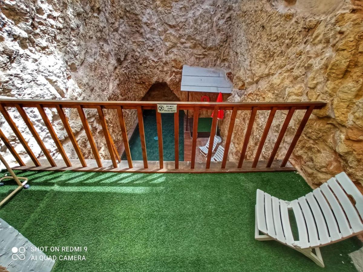 Town House With Private Pool In Village Centre Kalkara Exterior photo