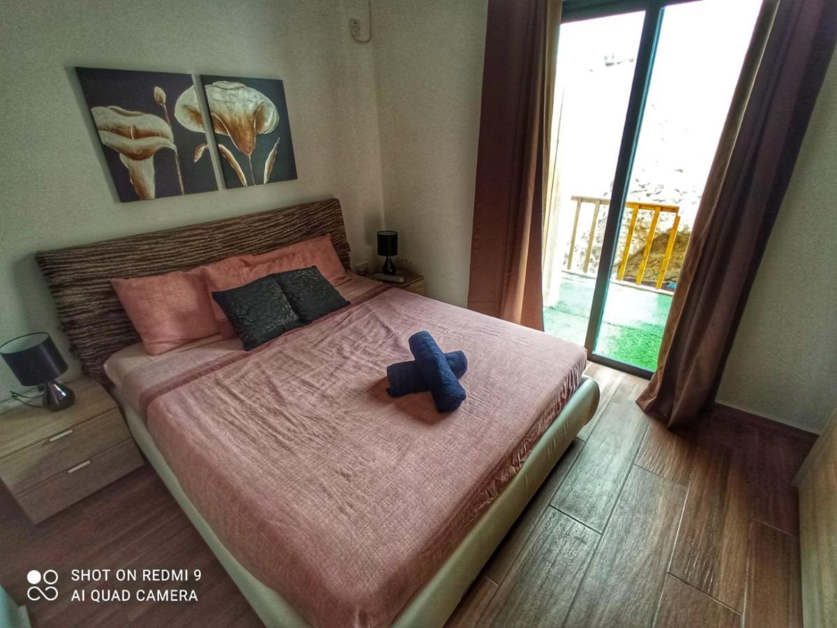 Town House With Private Pool In Village Centre Kalkara Exterior photo
