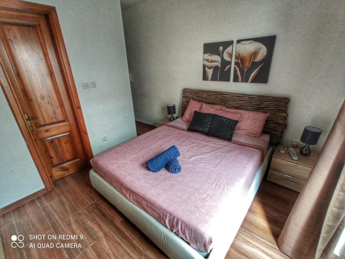 Town House With Private Pool In Village Centre Kalkara Exterior photo
